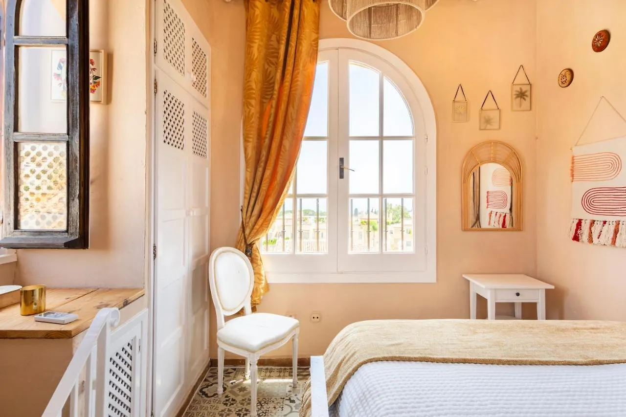 펜션 마르베야 Charming Tower House With Amazing Sea Views 빌라